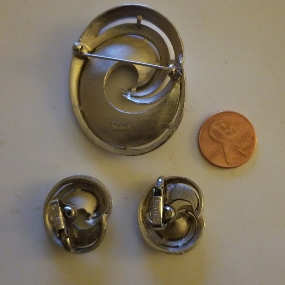 1955-69 Crown TRIFARI C Comet Swirl Brooch And Clip-Ons - Picture 6 of 16